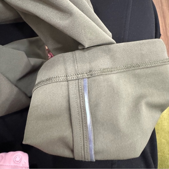 Lululemon ABC slim fit Men's Olive Green Pants size 32 with inseam 26” - Picture 10 of 11